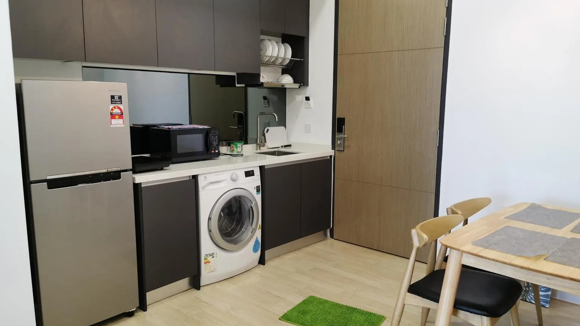 Revo Aurora Place, Pavilion 2, 5 Minutes To Axiata Arena Bukit Jalil Free Wifi By De Harlequins Guesthouse Kuala Lumpur 0*,