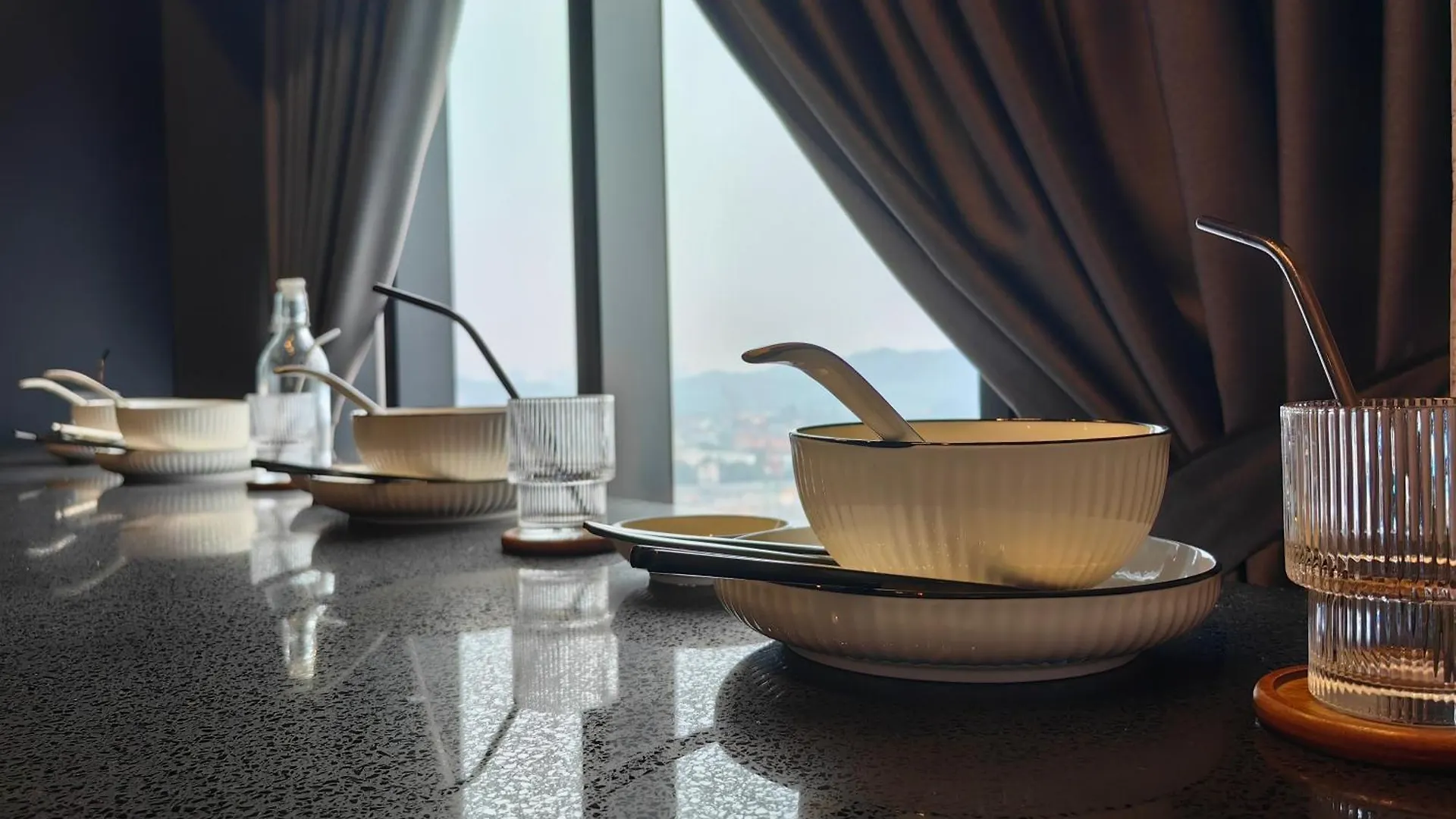 Revo Aurora Place, Pavilion 2, 5 Minutes To Axiata Arena Bukit Jalil Free Wifi By De Harlequins Guesthouse Kuala Lumpur Malezja