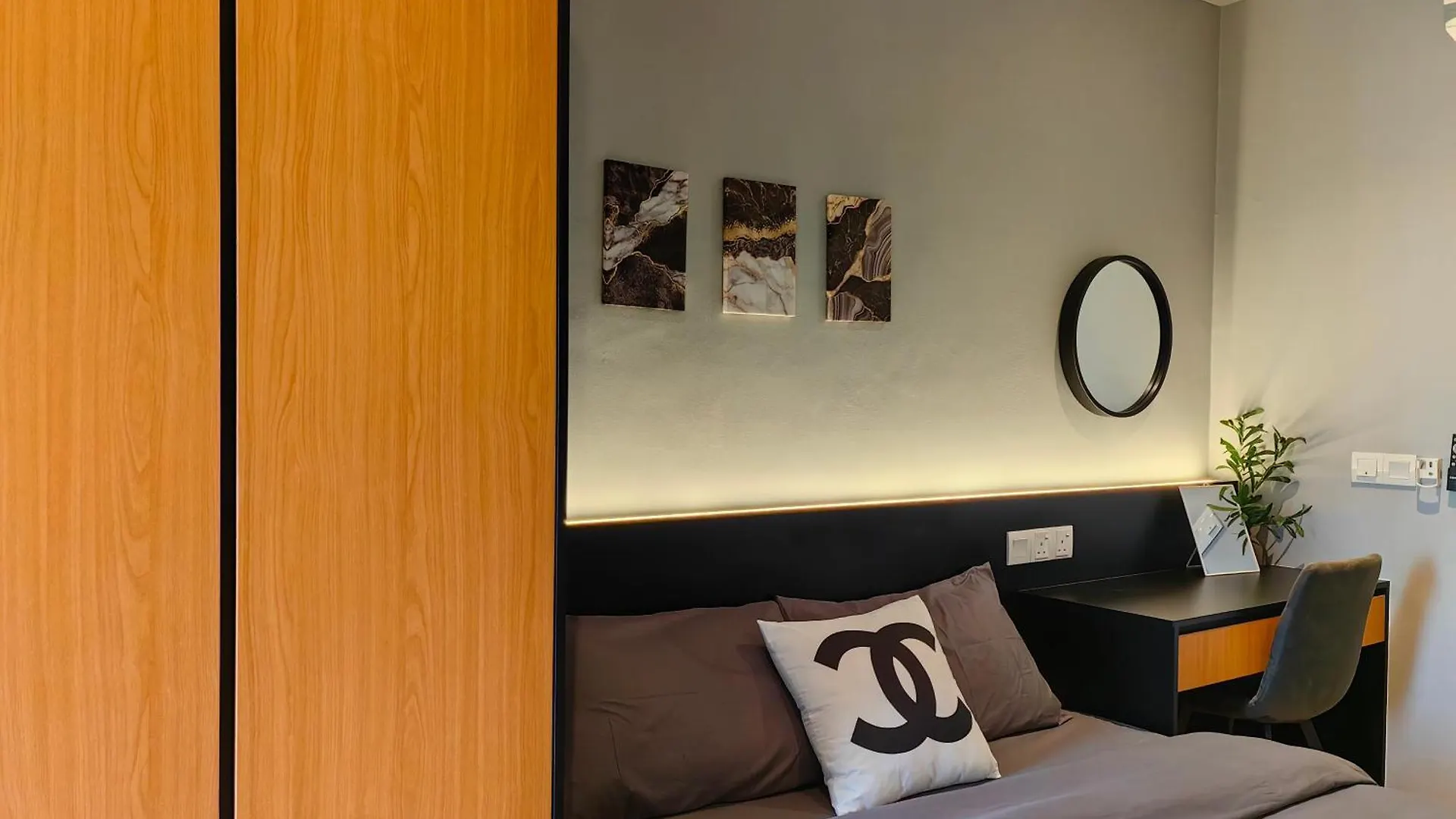 Revo Aurora Place, Pavilion 2, 5 Minutes To Axiata Arena Bukit Jalil Free Wifi By De Harlequins Guesthouse Kuala Lumpur 0*,  Malezja